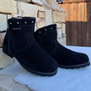 BearPaw Carolina Moto Black Suede Boots with Stud Accents Sz-10. J